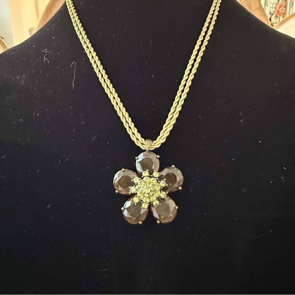 Green Flower Pendant Necklace